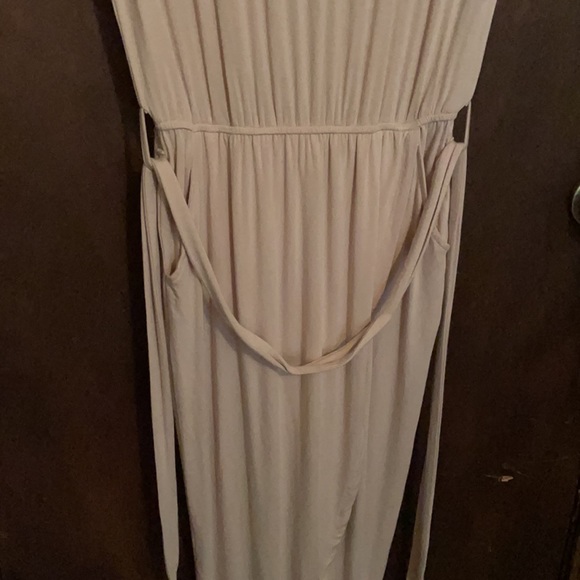Thin, tan dress with pockets. Size sm - Picture 2 of 3
